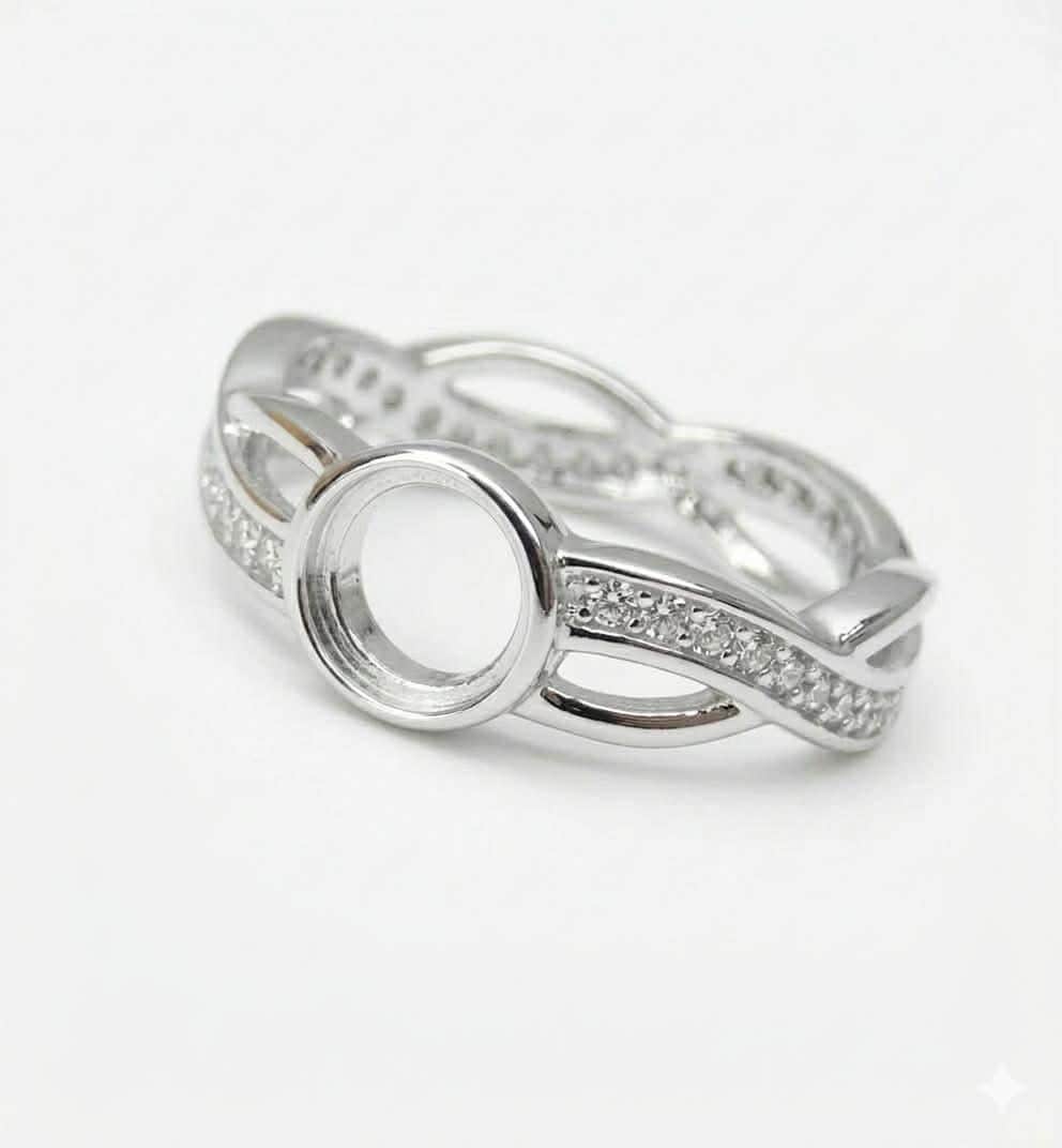 Personalised Memorial Twist Ring with Ashes – Sterling Silver Bezel Keepsake