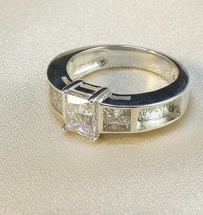 Custom Memorial Ring – Sterling Silver Cushion Cut Stone for Ashes (Keepsake Jewelry)