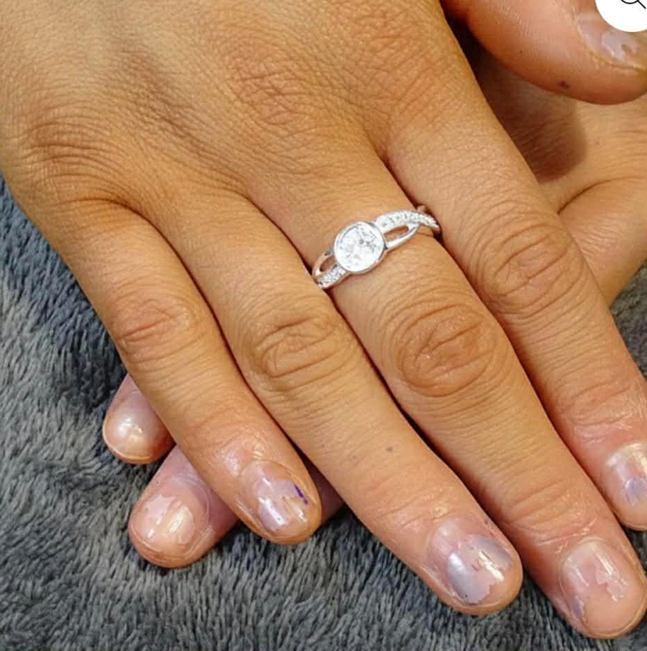 Personalised Memorial Twist Ring with Ashes – Sterling Silver Bezel Keepsake